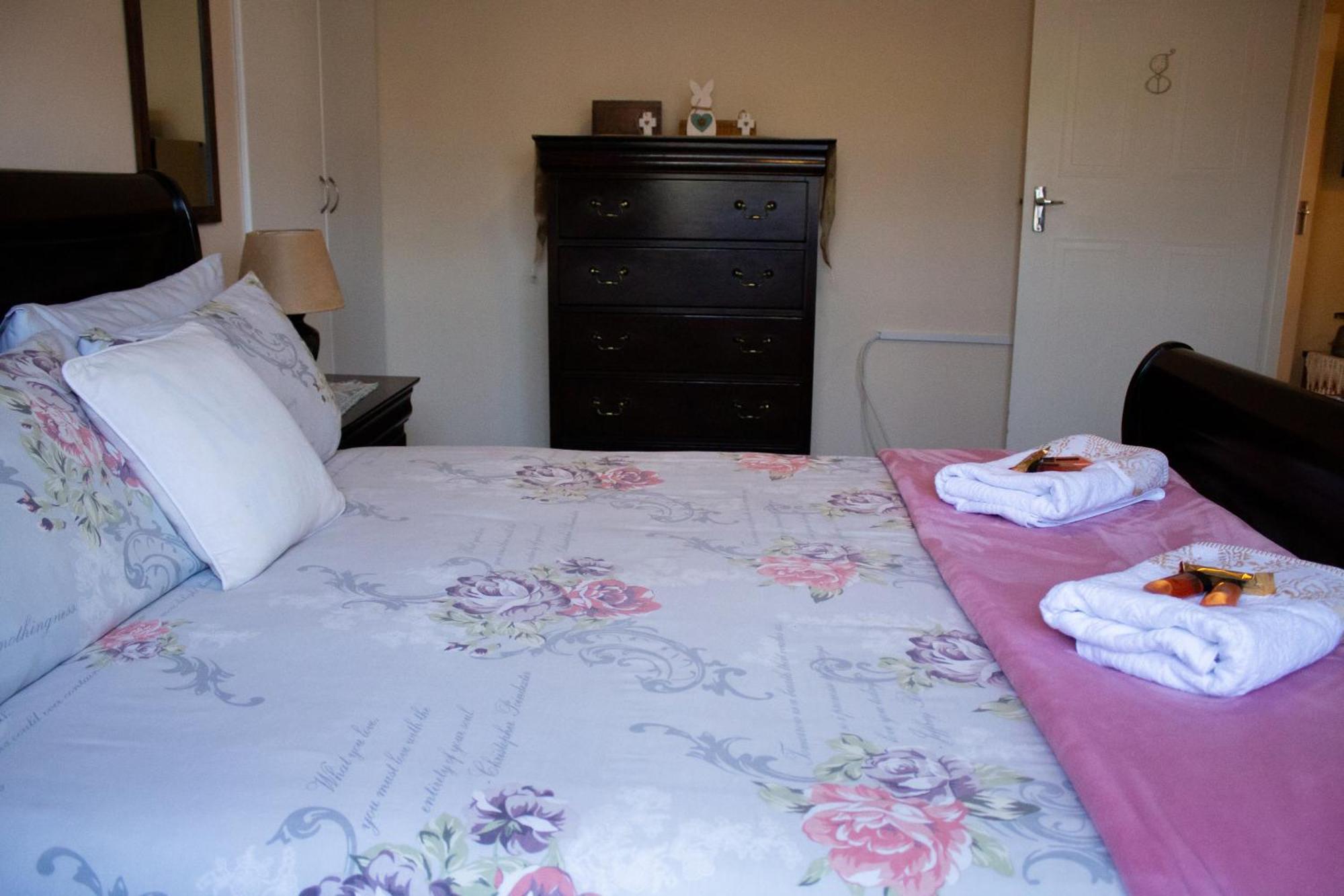 De Oude Yotclub Bed & Breakfast Oudtshoorn Exterior photo